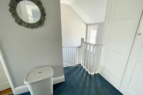 147 Croft Road, Swindon, SN1 4DS