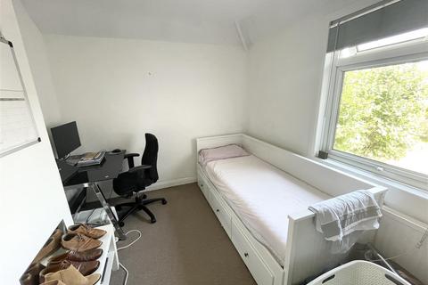 147 Croft Road, Swindon, SN1 4DS