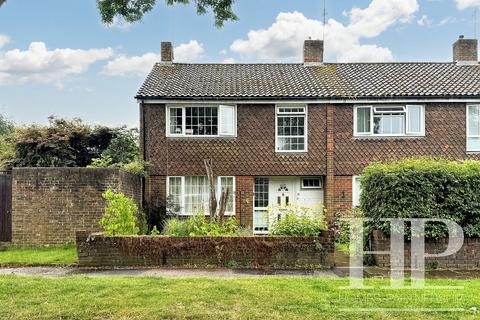 3 bedroom end of terrace house to rent, Aintree Road, Crawley RH10