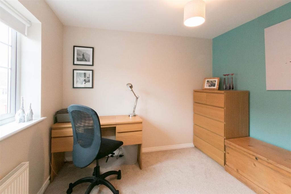 Bedroom/ Study