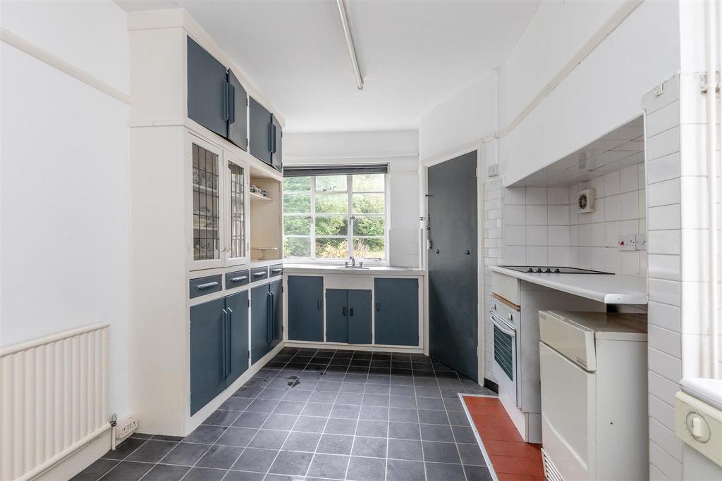 The Dell, Westbury on Trym Kitchen 3.jpg