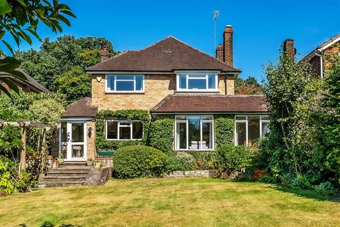 17 Daymerslea Ridge, Leatherhead, KT22 8TF