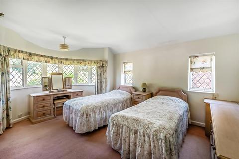 17 Daymerslea Ridge, Leatherhead, KT22 8TF
