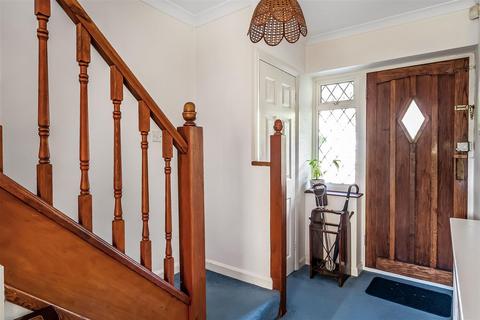 17 Daymerslea Ridge, Leatherhead, KT22 8TF