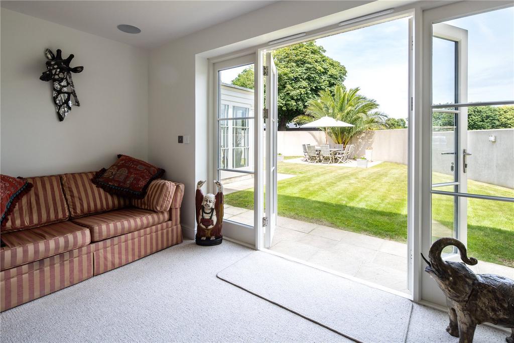 Living Room/Garden