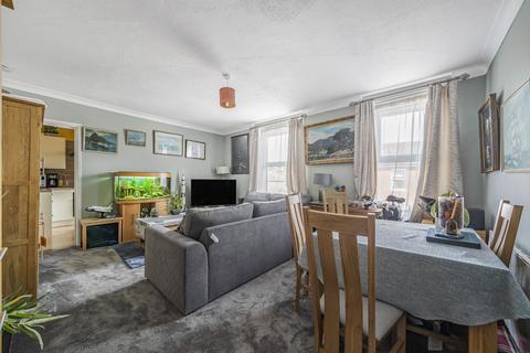 2 bedroom flat for sale, Wimbledon Park Road, Southsea PO5