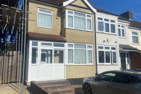 3 bedroom terraced house for sale, Bellevue Road, Romford RM5