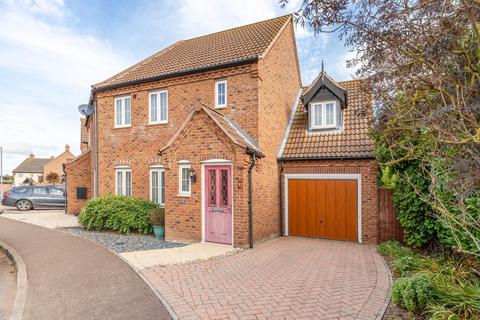 3 bedroom link detached house for sale, Stable Field Way, Hemsby