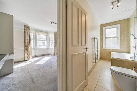 3 bedroom apartment to rent, Leathwaite Road London SW11