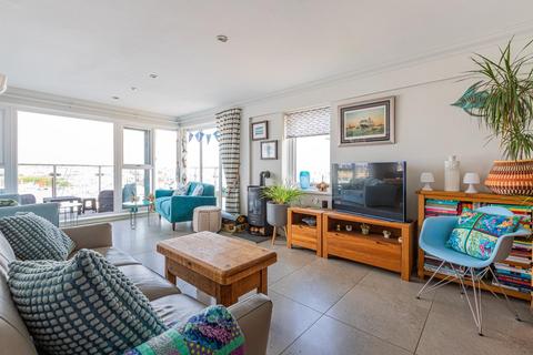 2 bedroom apartment for sale, Marconi Avenue, Penarth Marina CF64