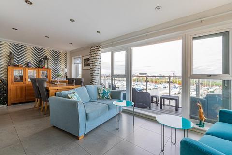 2 bedroom apartment for sale, Marconi Avenue, Penarth Marina CF64