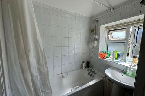 3 bedroom maisonette for sale, Beavers Lane, Hounslow TW4