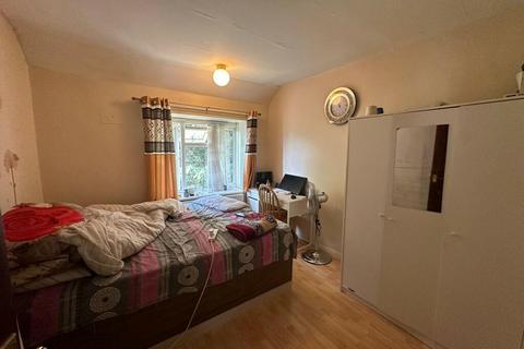 2 bedroom maisonette for sale, Beavers Lane, Hounslow TW4