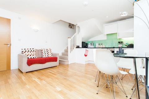 2 bedroom townhouse for sale, Batley Place, London, N16