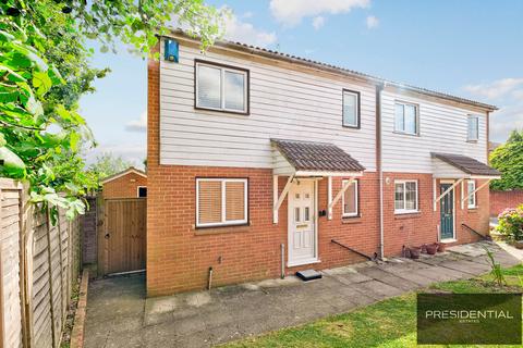 25 Greenbank Close, London, E4 6TT