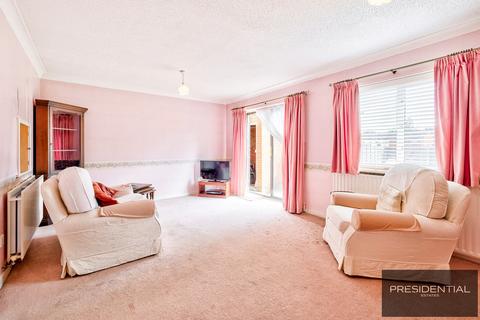 25 Greenbank Close, London, E4 6TT