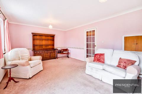 25 Greenbank Close, London, E4 6TT