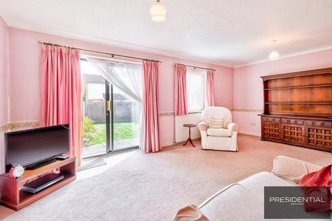 25 Greenbank Close, London, E4 6TT