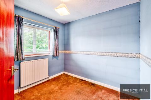 25 Greenbank Close, London, E4 6TT