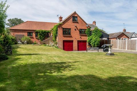 4 bedroom detached bungalow for sale, Chestnut Avenue, Lowestoft, NR32