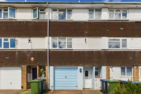 7 Avon Square, Hemel Hempstead, HP2 6DZ
