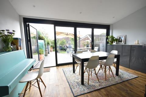 15 Lynn Walk, Reigate, RH2 7NZ