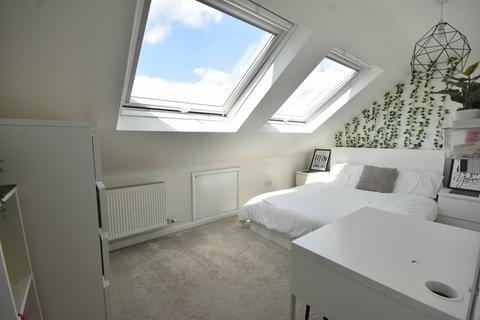 15 Lynn Walk, Reigate, RH2 7NZ