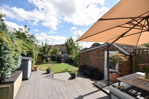 15 Lynn Walk, Reigate, RH2 7NZ