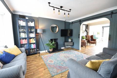 15 Lynn Walk, Reigate, RH2 7NZ
