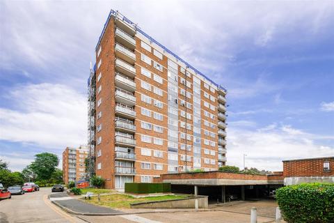 2 bedroom flat for sale, Gardner Close, Wanstead