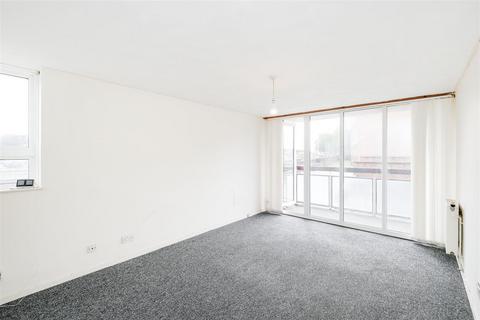 2 bedroom flat for sale, Gardner Close, Wanstead