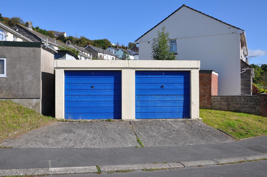 Lock-Up garage For Rent
