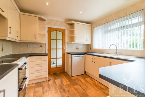 13 Bracken Close, Ashley Heath, Ringwood, BH24 2HF