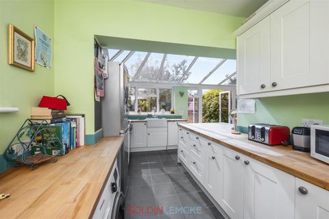 30 Deacons Drive, Portslade, Brighton, BN41 2FJ