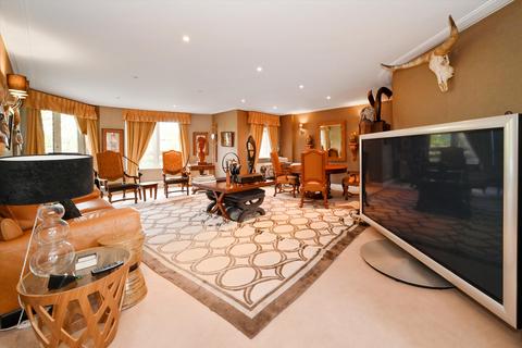 3 bedroom flat for sale, Templar Court, John's Wood Road NW8