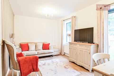 6 Cairns Close, Lichfield, WS14 9TP