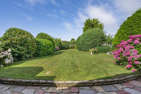 34 Lower Drive, Seaford, BN25 3AT