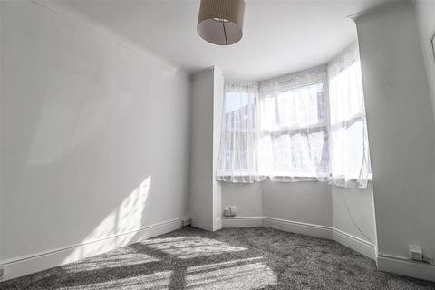 2 bedroom terraced house to rent, Kingsley Road