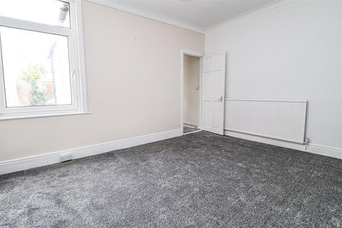 2 bedroom terraced house to rent, Kingsley Road