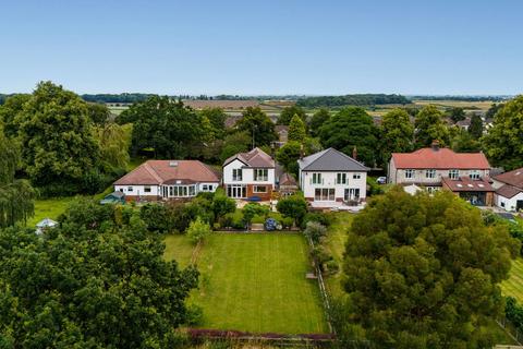 4 bedroom detached house for sale, High Street, Hale Village