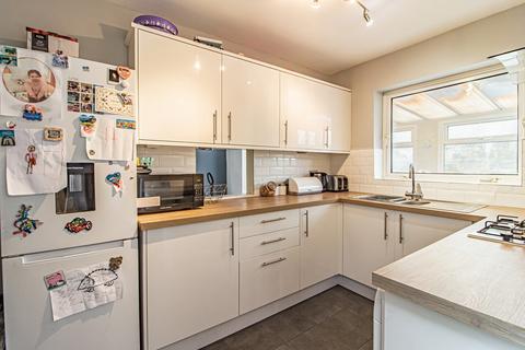 16 Towyn Way, Tonteg, Pontypridd, CF38 1NB