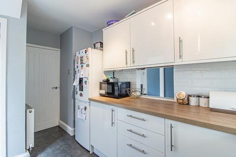16 Towyn Way, Tonteg, Pontypridd, CF38 1NB