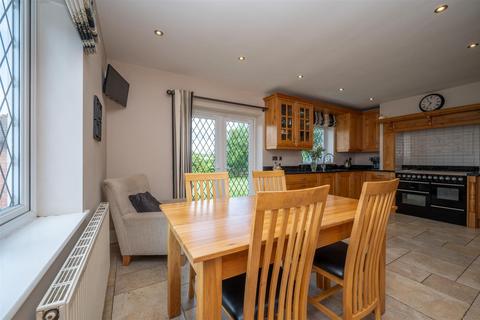 4 bedroom detached house for sale, Stratford Road, Alcester B50