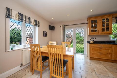 4 bedroom detached house for sale, Stratford Road, Alcester B50