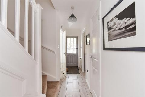 66 Bishopsgate Walk, Chichester, PO19 6FQ