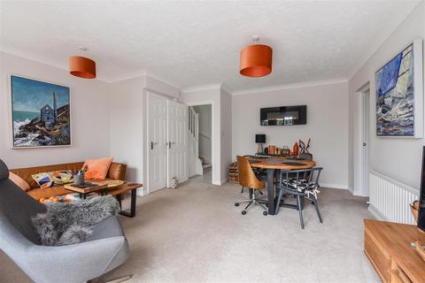 66 Bishopsgate Walk, Chichester, PO19 6FQ