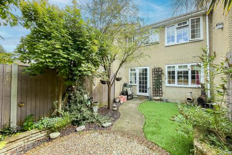 48 Glen View, Gravesend, DA12 1LP