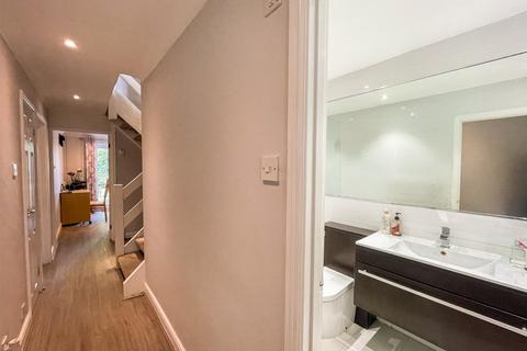 48 Glen View, Gravesend, DA12 1LP