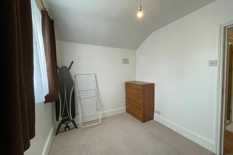 1 bedroom in a house share to rent, London SW18