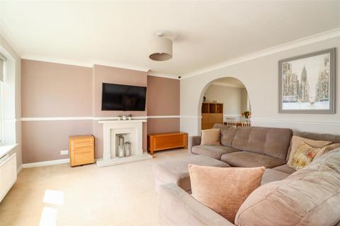 7 Beech Road, Horsham, RH12 4NR